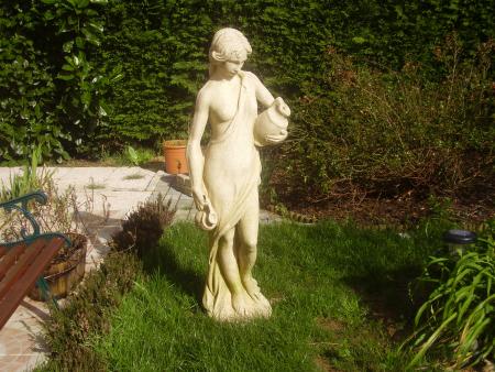 statue